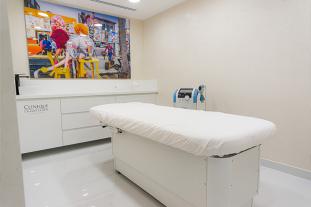 Une salle de soins clinique esthétique de Levallois-Perret