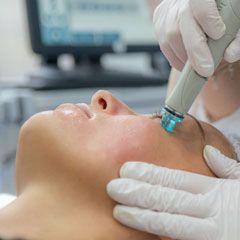 Traitement de la peau avec Hydrafacial à Paris | Clinique des Champs-Elysées